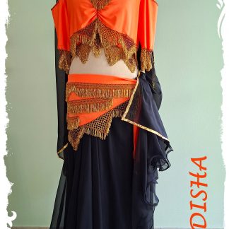 Bauchtanzkombination 4-tlg. in leuchtendem orange mit schwarz, Top und Hüfttuch in neonorange und Rock weit mit Schleier in schwarz, Größe XXL