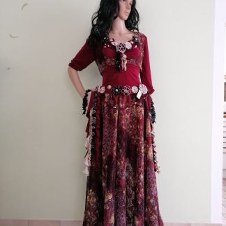 Folklore-Kostüm 6 teilig, Farbe bordeaux, Mix aus Jersey und floraler Spitze, Größe XL