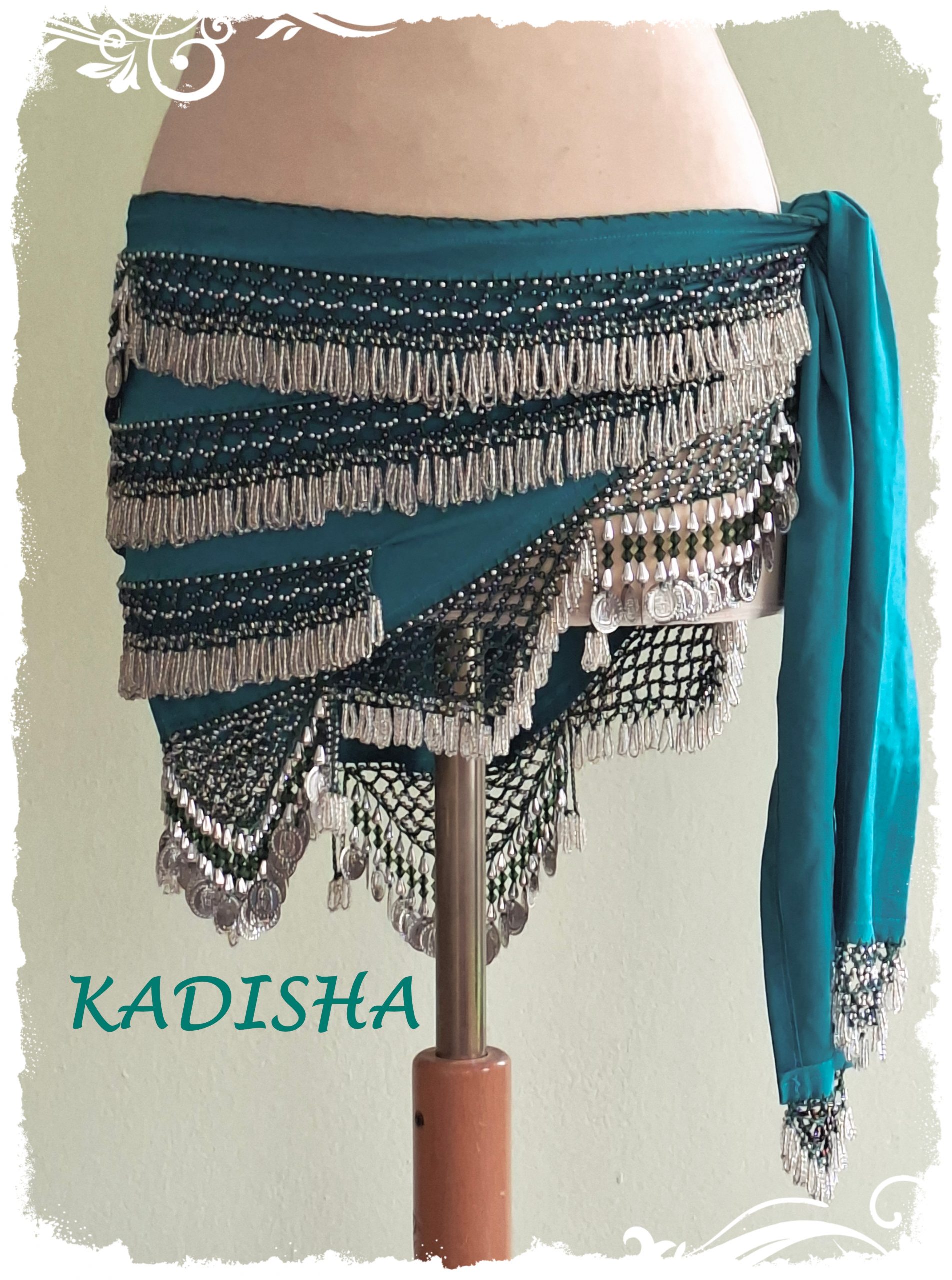 Hüfttuch in petrol mit silbernen Perlen und Münzen, Größe XXL