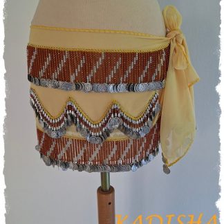 Hüfttuch aus Chiffon in hellem gelb mit silbernen Münzen und cognacfarbenen Perlen, Größe M