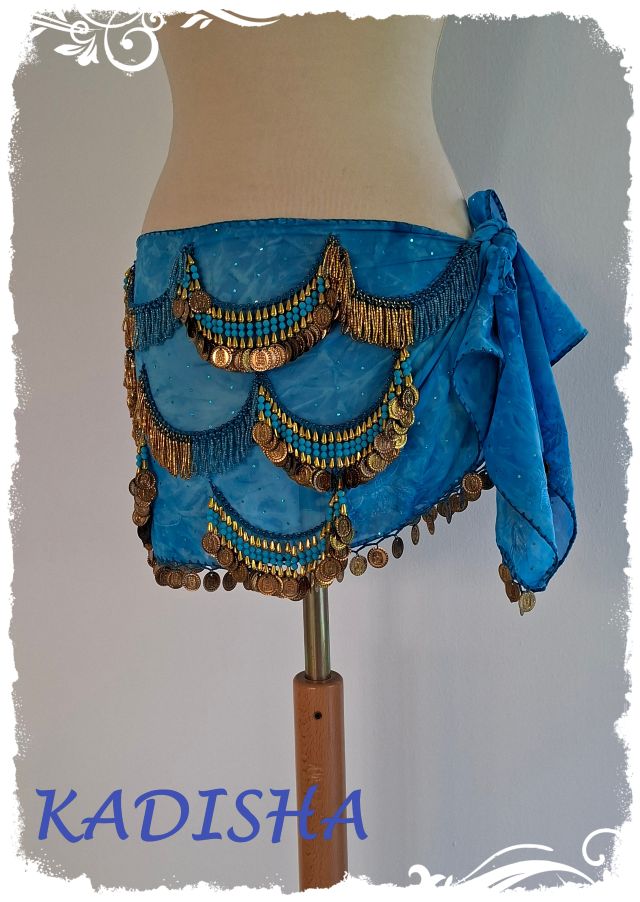 Hüfttuch aus marmoriertem Chiffon in türkis mit goldenen Münzen und türkisfarbenen Perlen, Größe S
