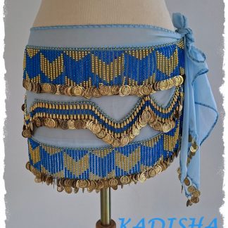 Hüfttuch aus Chiffon in hellblau, mit goldenen und blau irisierenden Perlen und goldenen Münzen, Größe M