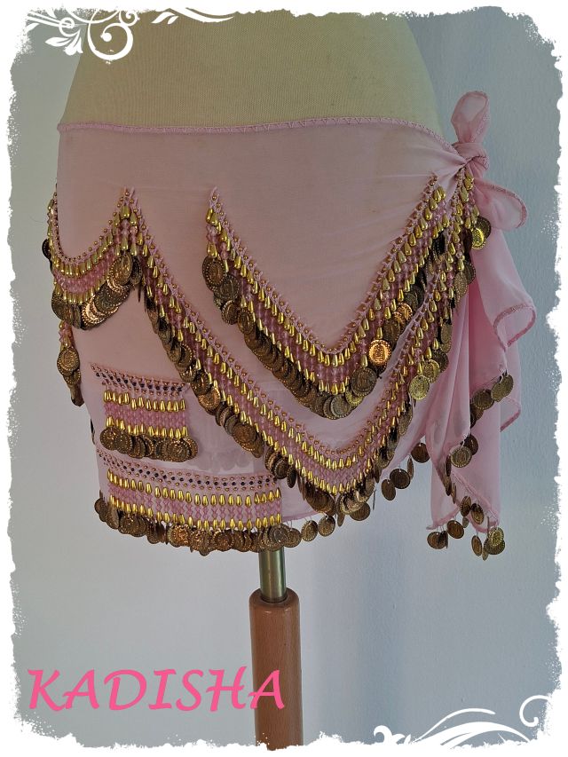 Hüfttuch in zartem rosa mit goldenen und rosa Perlen und goldenen Münzen, Größe XL