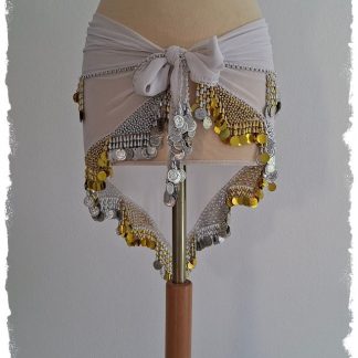 Dreicktuch aus Chiffon in weiß mit goldenen Plättchen, silbernen Perlen und silbernen Münzen, Größe S
