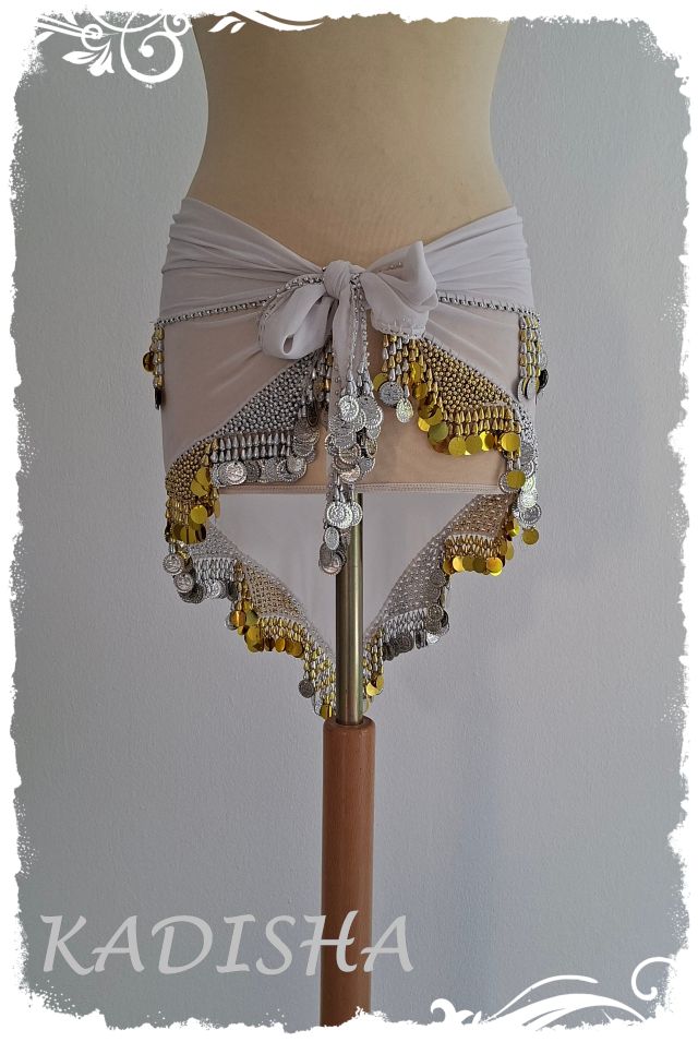 Dreicktuch aus Chiffon in weiß mit goldenen Plättchen, silbernen Perlen und silbernen Münzen, Größe S