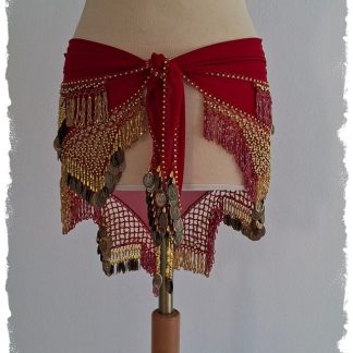 Dreicktuch aus Chiffon in sattem rot mit goldenen Perlen und goldenen ovalen Münzen, Größe S