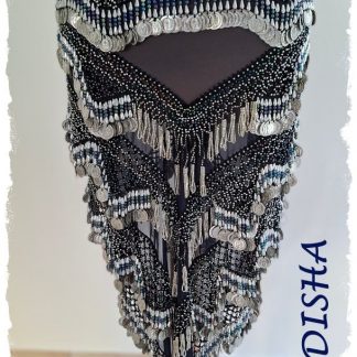 Dreicktuch aus Chiffon in nachtblau mit silbernen und blau irisierenden Perlen und silbernen Münzen, Größe L