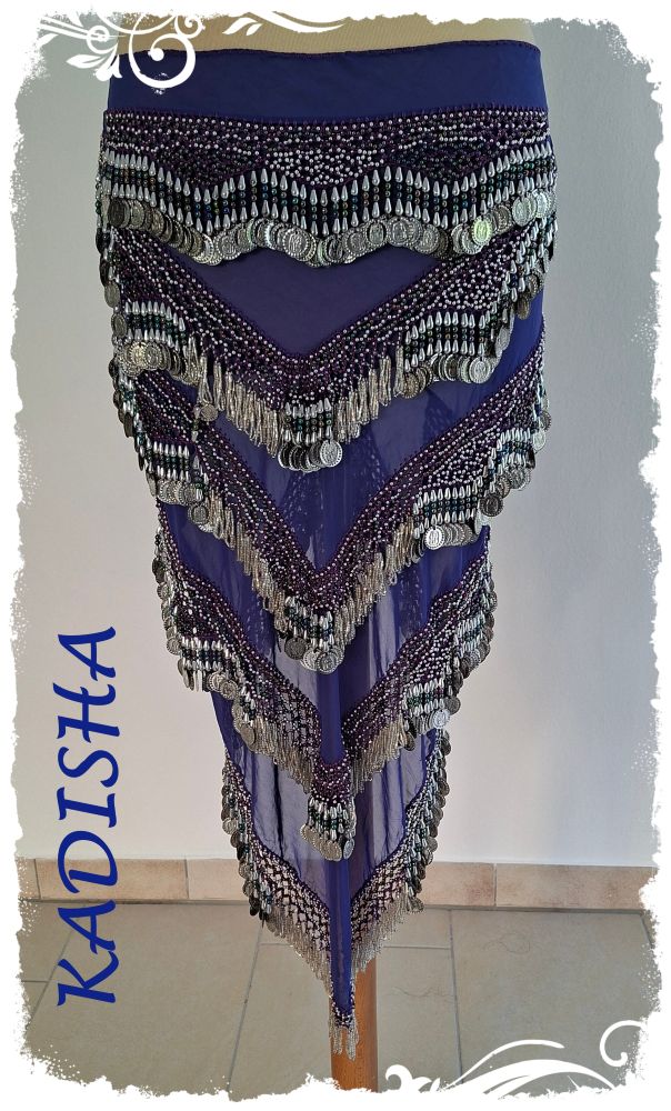 Dreicktuch aus Chiffon in lila mit silbernen und blaulila irisierenden Perlen und silbernen Münzen, Größe L