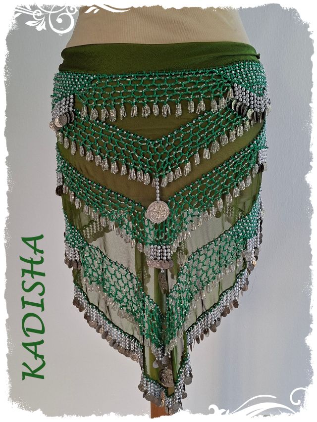 Dreicktuch aus Chiffon in olivgrün/ grün mit silbernen Perlen und silbernen Münzen, Größe XL