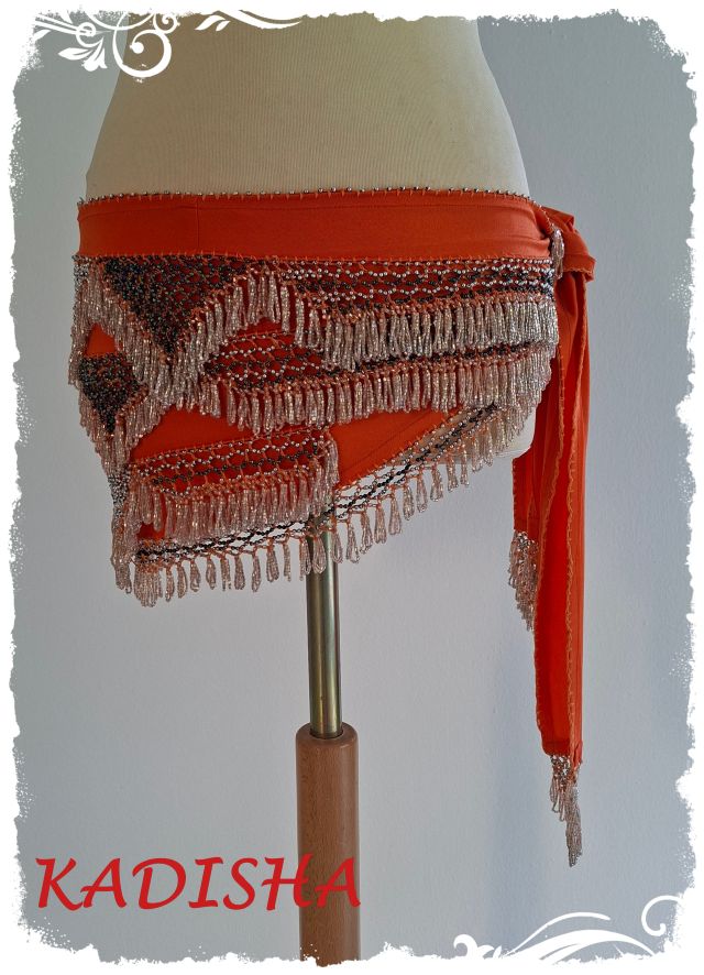 Hüfttuch aus Lycra in orange mit silbernen- und blau irisierenden Perlen, Größe M / L