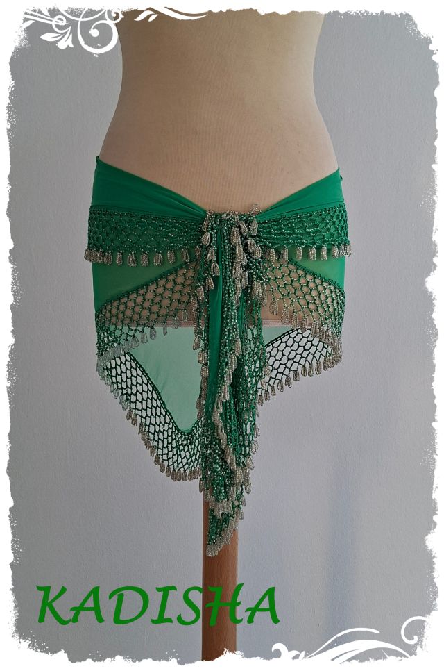 Dreiecktuch aus Chiffon in grün mit silbernen Perlen, Einheitsgröße