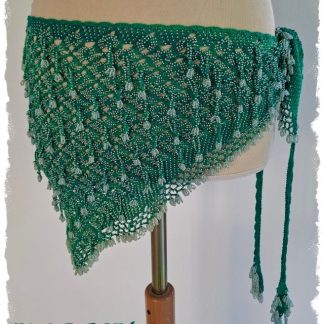 Hüfttuch gehäkelt in grün mit mintfarbigen Perlen, Größe M/L/XL