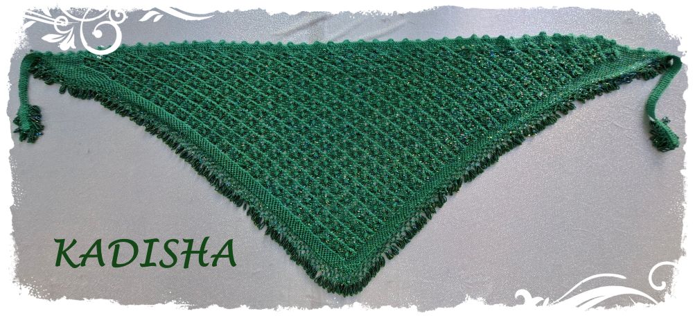 Dreieck-Hüfttuch gehäkelt in grün mit grün irisierenden Perlen, Größe L/XL/XXL – Bild 2