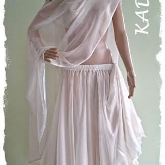 Glanzrock weit und doppellagig mit Rollsaum in creme mit Schleier, Größe L