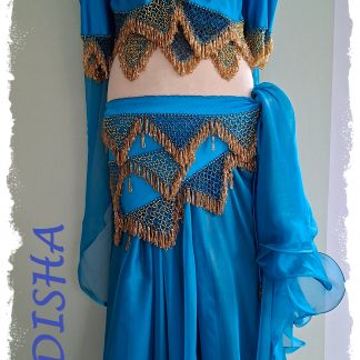 Komplettes Set 4.-tlg. in türkis, Oberteil mit Kurzarm und Hüfttuch mit goldenen Perlen, dazu ein toller Glanzrock mit Schleier, Größe XXL