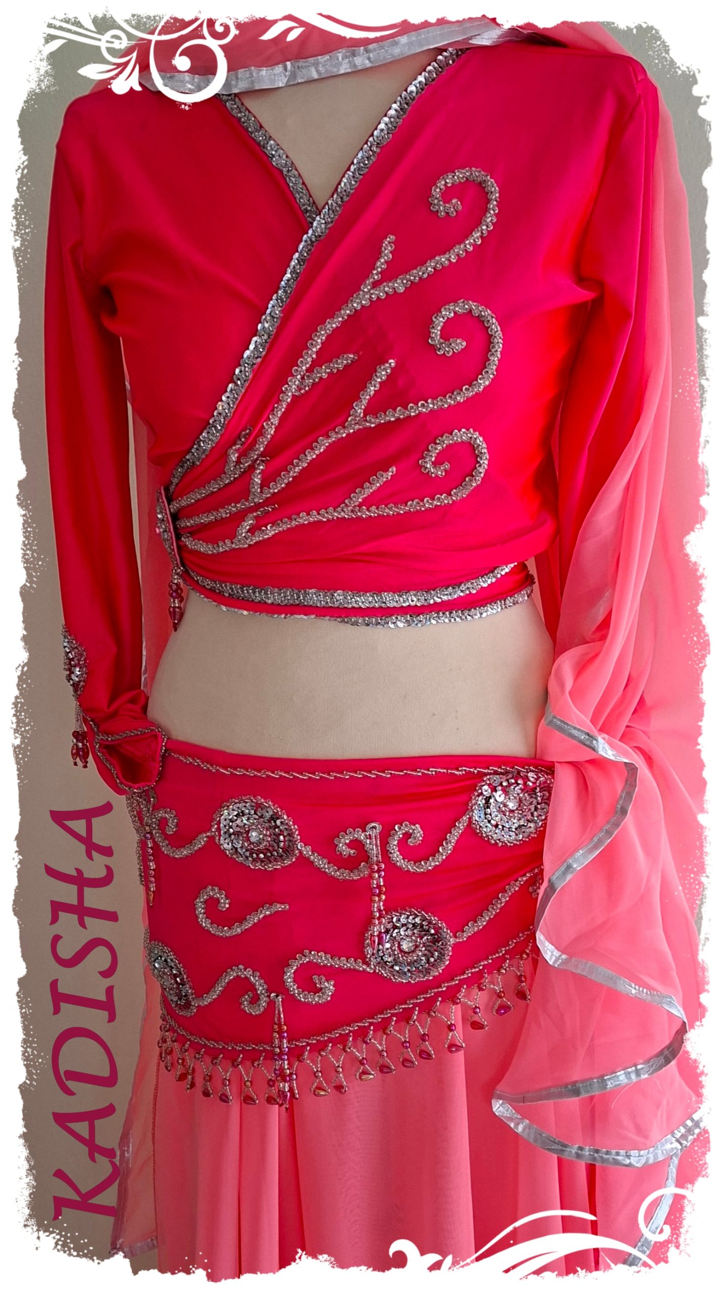 Komplettes Set 4 tlg. in einem gigantischem Neonrot, Wickeloberteil und Hüfttuch bestickt mit silbernen irisierenden Pailletten und Steinchen, Rock in Neonrot, Gr. M – Bild 4
