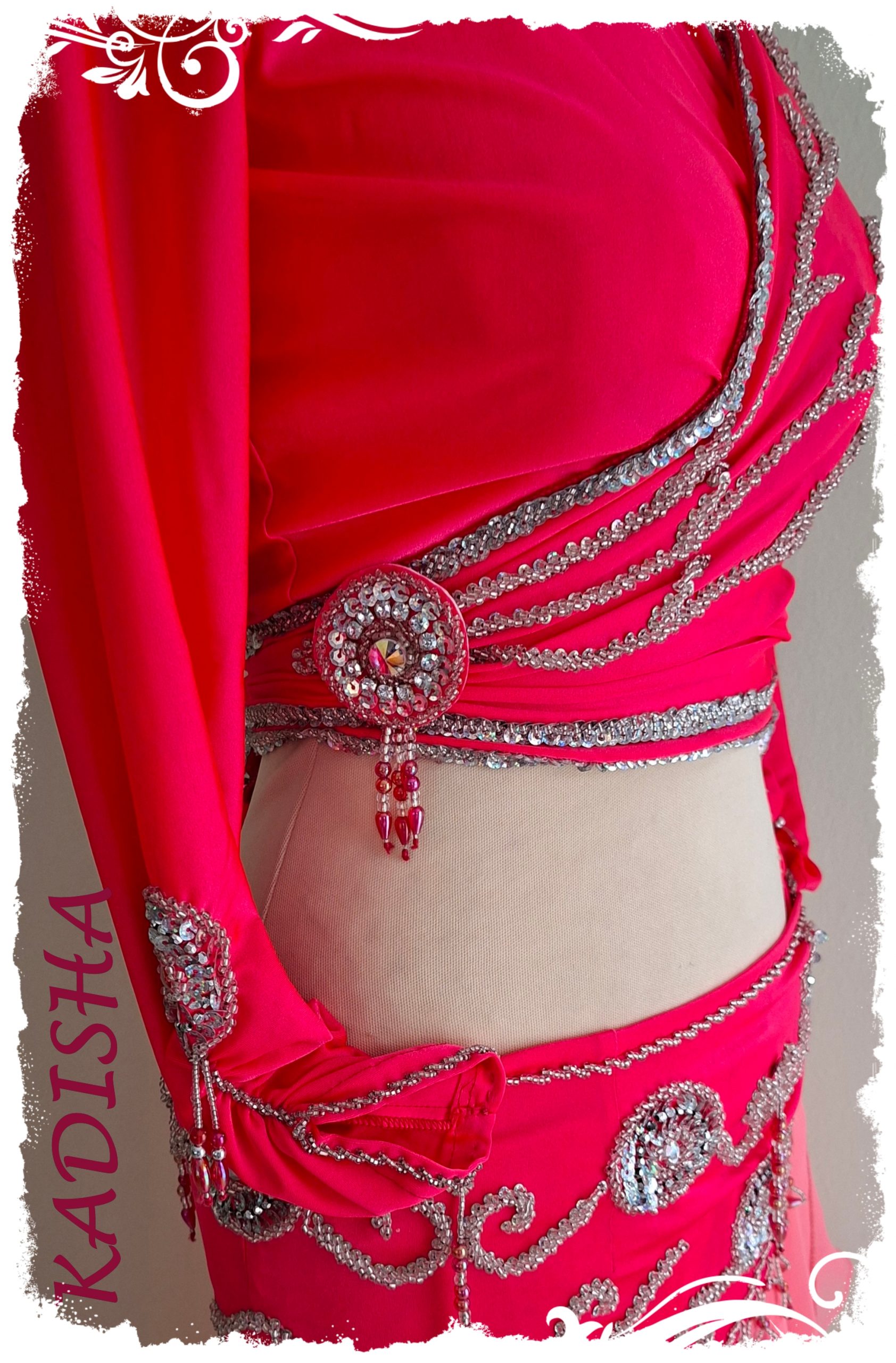 Komplettes Set 4 tlg. in einem gigantischem Neonrot, Wickeloberteil und Hüfttuch bestickt mit silbernen irisierenden Pailletten und Steinchen, Rock in Neonrot, Gr. M – Bild 2