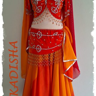 Tanzoutfit 4 tlg. in orange-rot Tönen, Oberteil und Hüfttuch in orange dazu doppellagiger Rock 3-farbig, Größe L bis XL